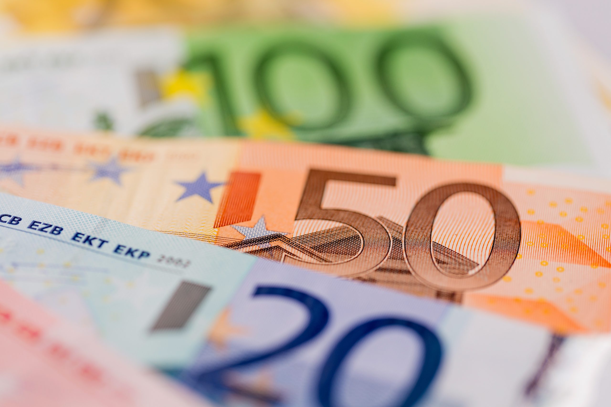 Euro rate below €1.10